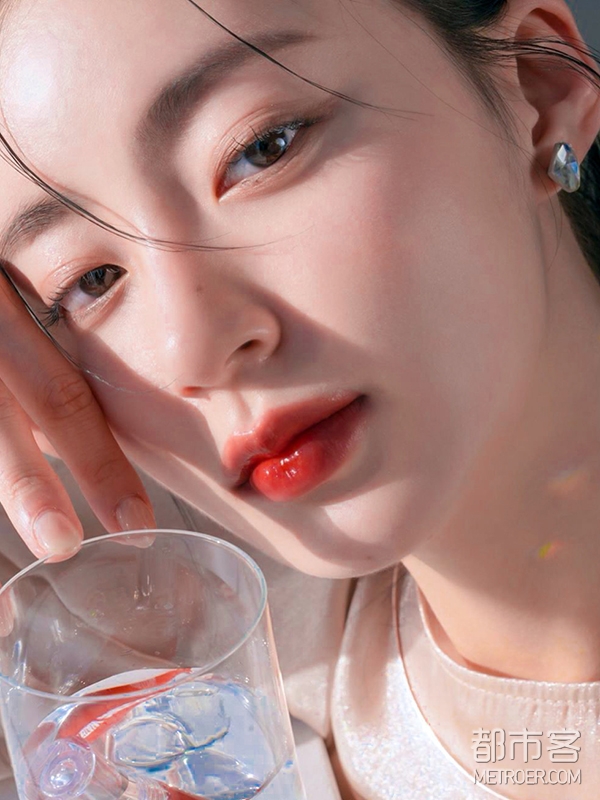 Vol.32美妆教室开课啦 | 奇怪的化妆技能又增加了?!
